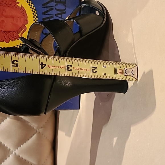 GIANNI VERSACE leather sandals with gold accessories and ankle strap. Size 40 - Picture 7 of 14